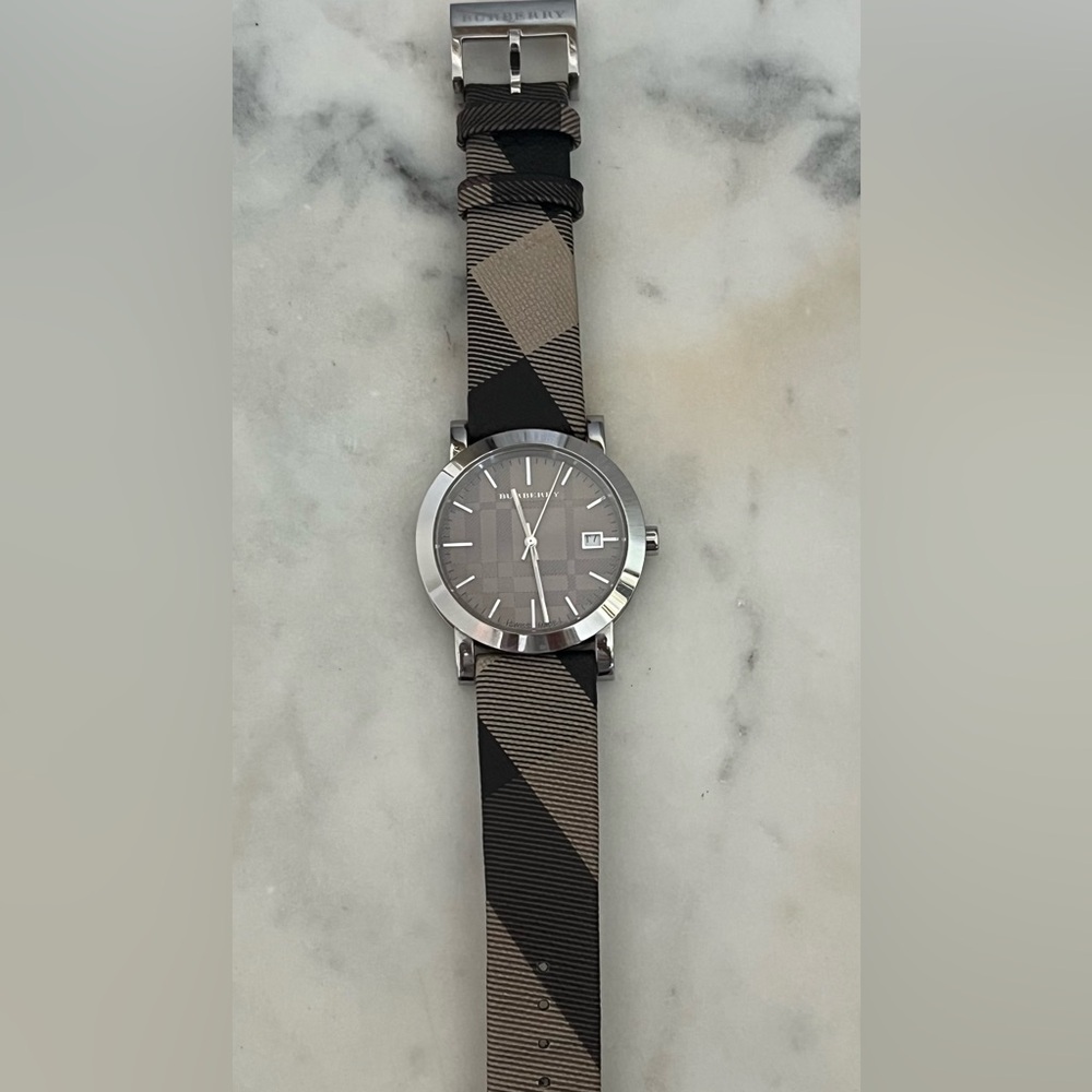 Burberry Leather-strap Watch BU1774 -  NEW battery